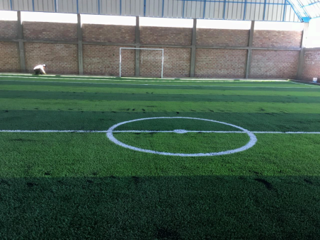 cancha de fútbol de grass sintético